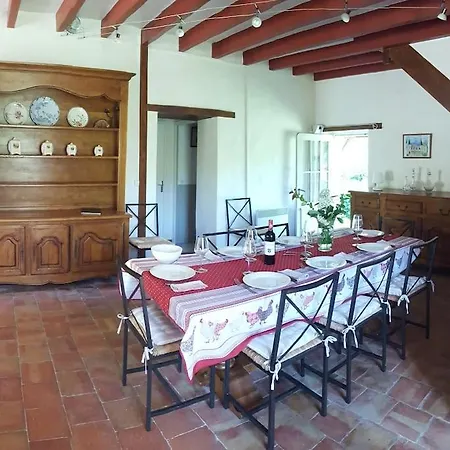 Holiday home Le Pavillon Dans Le Parc Du Chateau Lescaut Montignac-de-Lauzun