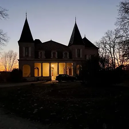 Le Pavillon Dans Le Parc Du Chateau Lescaut Holiday home