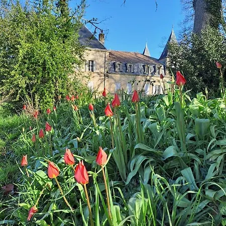 Holiday home Le Pavillon Dans Le Parc Du Chateau Lescaut *