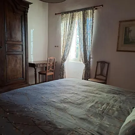 Le Pavillon Dans Le Parc Du Chateau Lescaut Holiday home Montignac-de-Lauzun