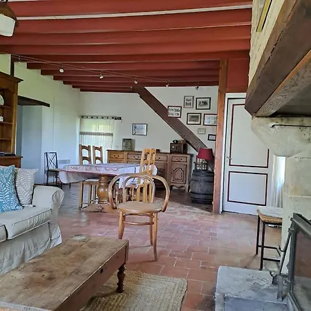 Le Pavillon Dans Le Parc Du Chateau Lescaut * Montignac-de-Lauzun