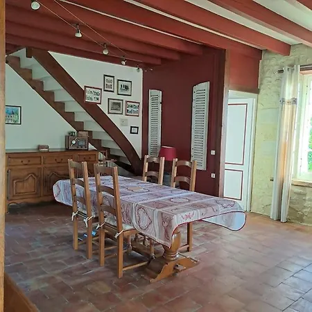 Holiday home Le Pavillon Dans Le Parc Du Chateau Lescaut