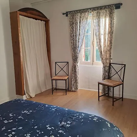 Holiday home Le Pavillon Dans Le Parc Du Chateau Lescaut *