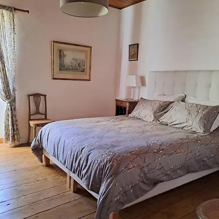 Holiday home Le Pavillon Dans Le Parc Du Chateau Lescaut Montignac-de-Lauzun