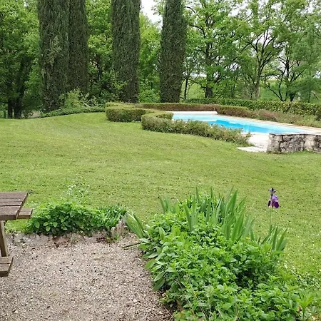 Le Pavillon Dans Le Parc Du Chateau Lescaut Holiday home