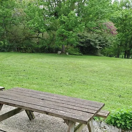 Le Pavillon Dans Le Parc Du Chateau Lescaut Holiday home Montignac-de-Lauzun