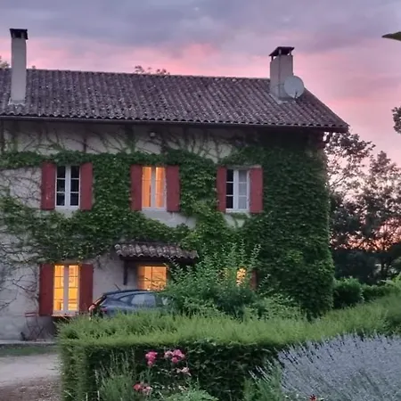 Holiday home Le Pavillon Dans Le Parc Du Chateau Lescaut