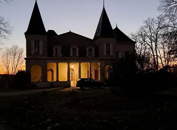 Le Pavillon Dans Le Parc Du Chateau Lescaut Feriehus